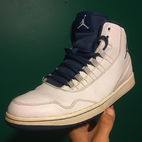 nike jordan executive white